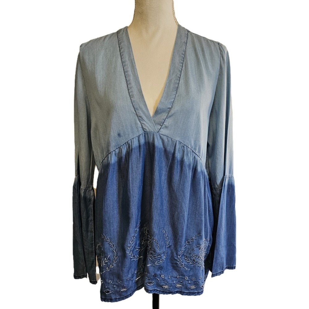 Margaritaville Embroidered Eylet Bell Sleeve Chambray‎ Ombre Top Size L *Flaw*